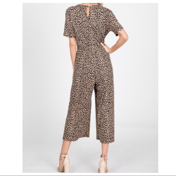 ✨LAST ONE✨Leopard print ankle length jumpsuit - Picture 3 of 8